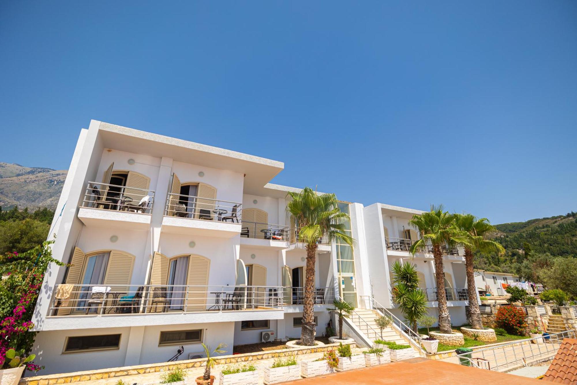Royal Blue Hotel Dhërmi Eksteriør billede